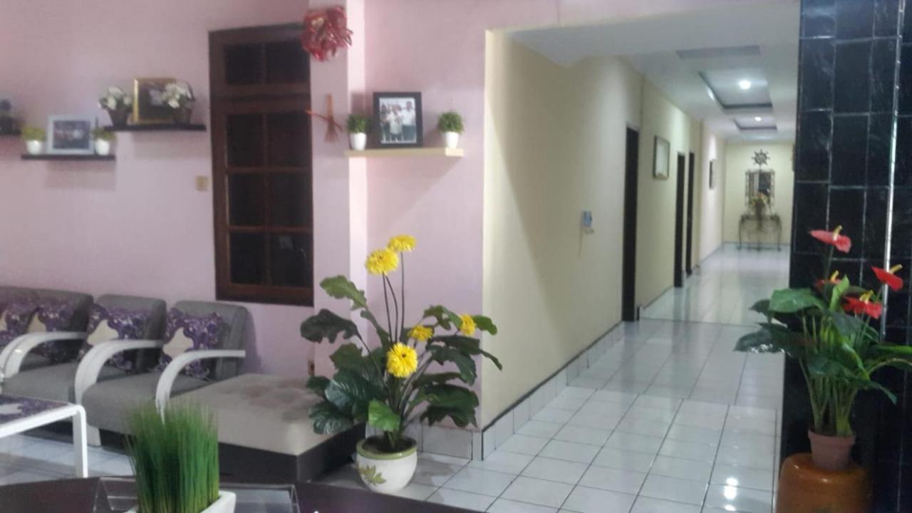 Bahari Family Hotel Bitung Esterno foto